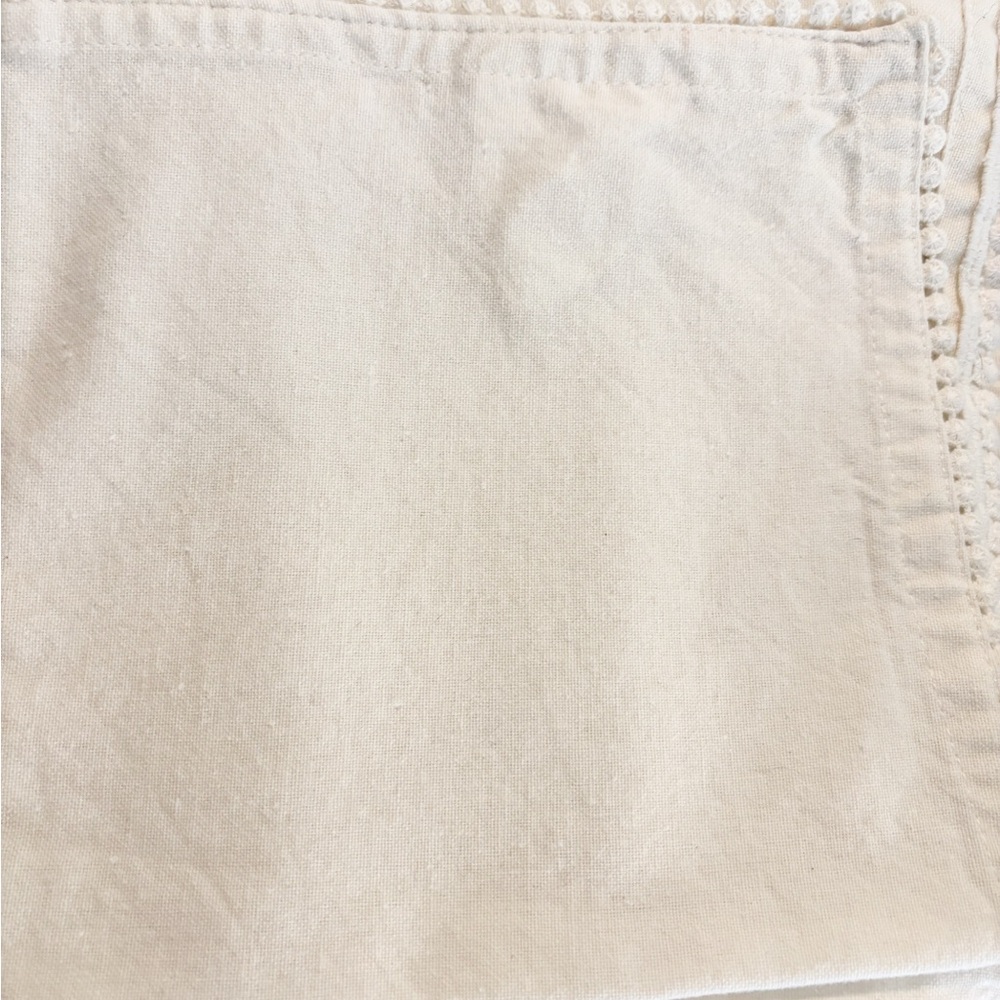 White Lace Trimmed Fabric Napkins. 18” x 18”. Off white. - Picture 4 of 5